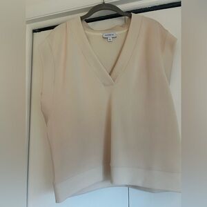 Evereve Cream V-Neck Sleeveless Top